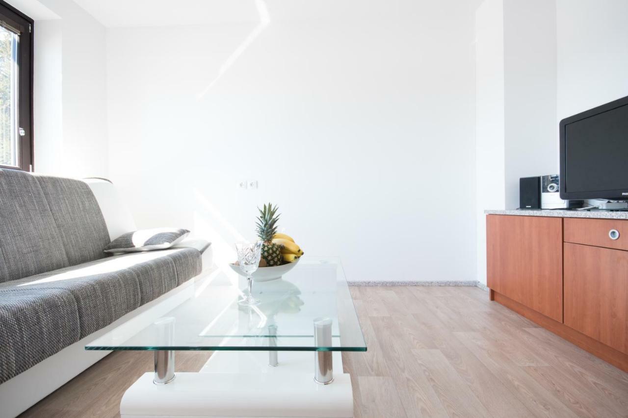 Apartment Tiara 2 Rodine Bagian luar foto
